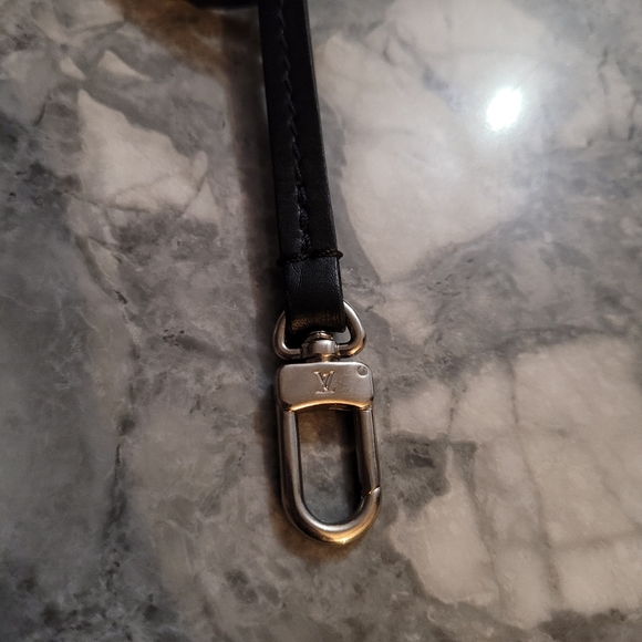 SOLD Neverfull Pouch with Inclusions- Epi Noir - Picture 10 of 16